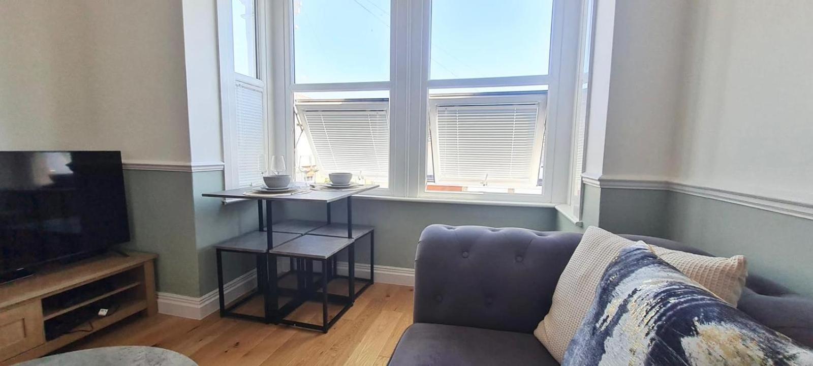 Westcliff-On-Sea Modern 2 Bedroom Apartment - Free Parking Southend-on-Sea Exterior photo